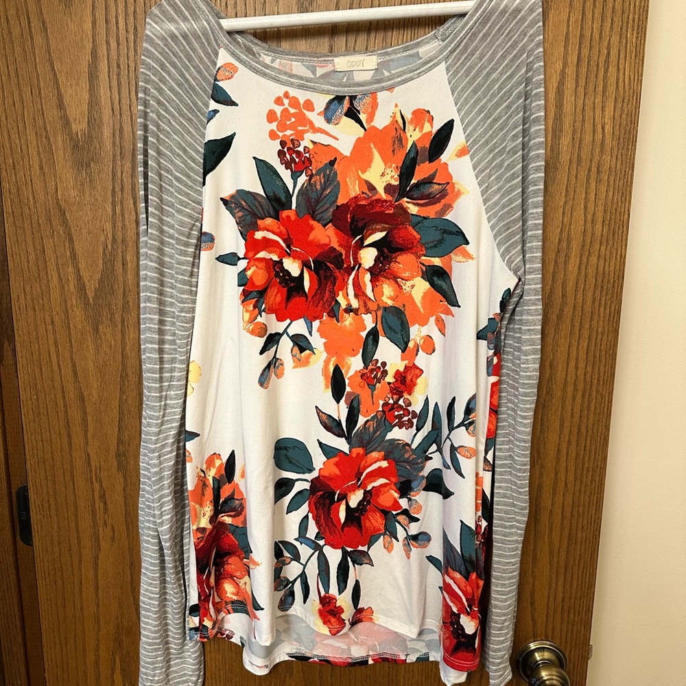 ODDY Floral Long Sleeve Top - Gray and Red